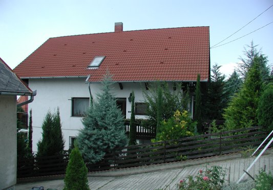 Gästehaus Gise ( Gisela und Manfred Fedler ) Fonyod / Ungarn - Seitenansicht