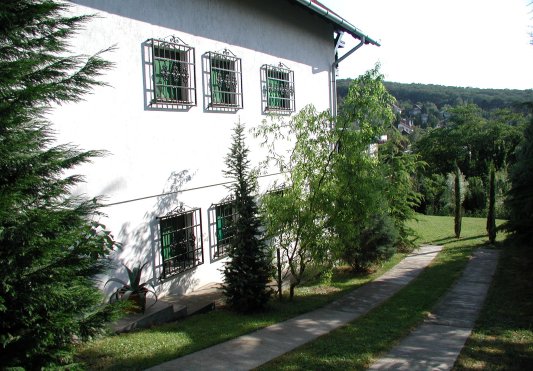 Gästehaus Gise ( Gisela und Manfred Fedler ) Fonyod / Ungarn - Seitenansicht